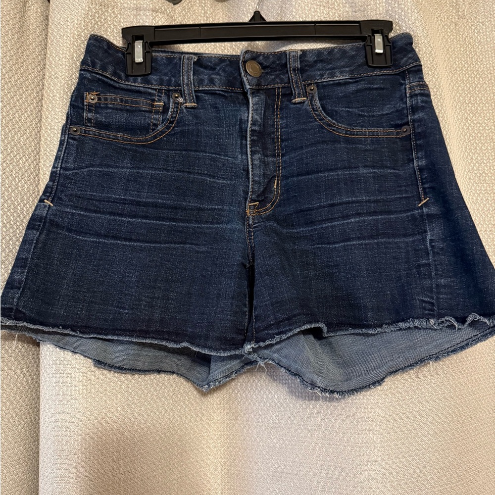 American Eagle women’s dark wash denim super stretch raw hem short-shorts size 6